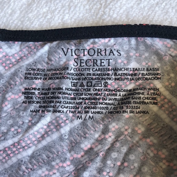 NWT Victoria’s Secret Low Rise Hiphugger panty. Cutouts on back. Limited edition - Picture 7 of 8